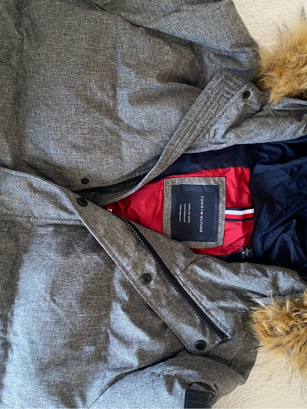 Tommy Hilfiger Men’s L Gray Puffer Jacket Faux Fur Hood Winter Coat
Tommy Hilfi - Picture 10 of 10
